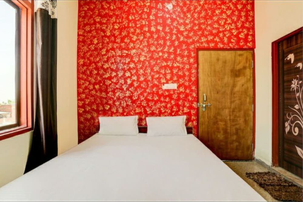 Hotel Taj Paradise
