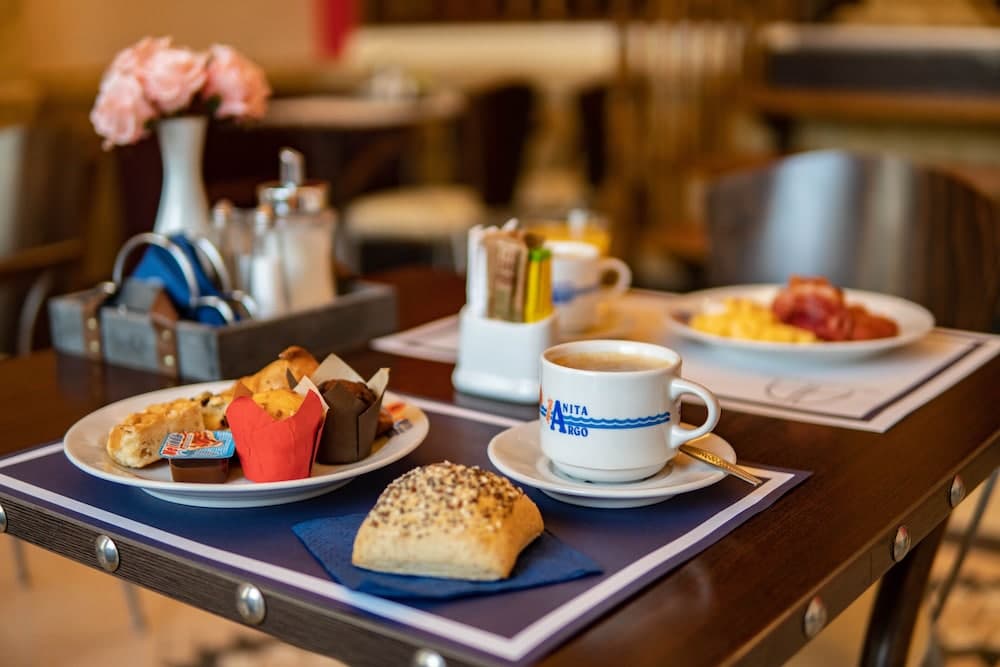Argo Hotel Piraeus