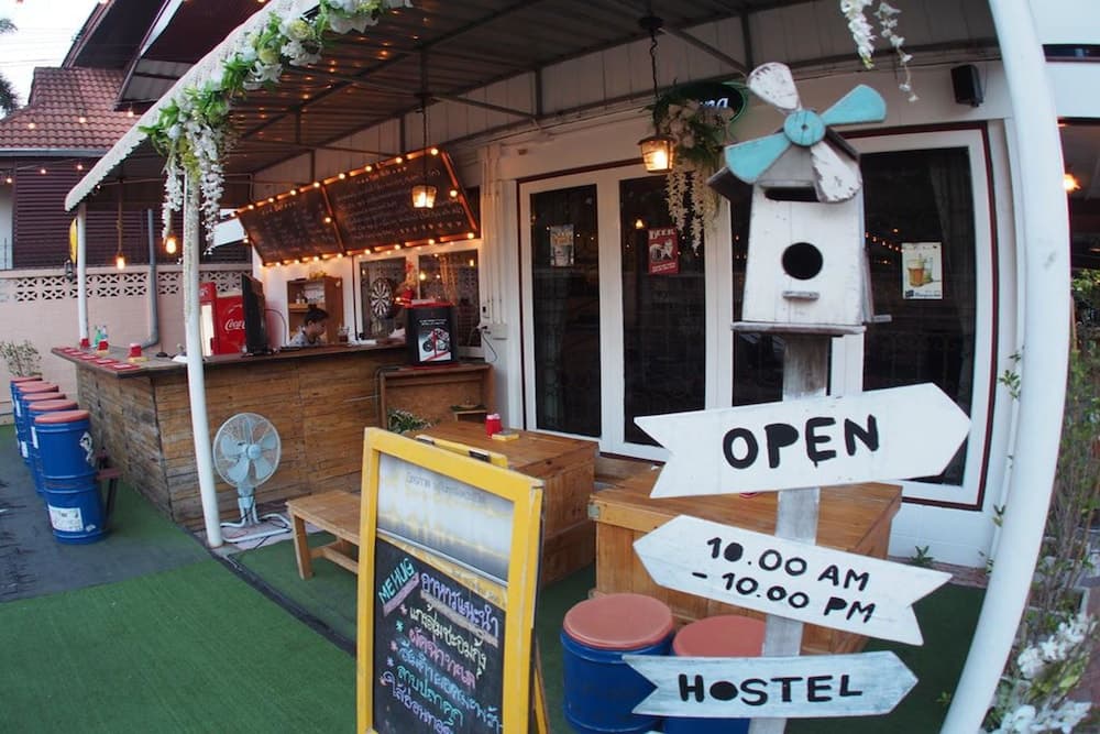 ME HUG Hostel&Restaurant