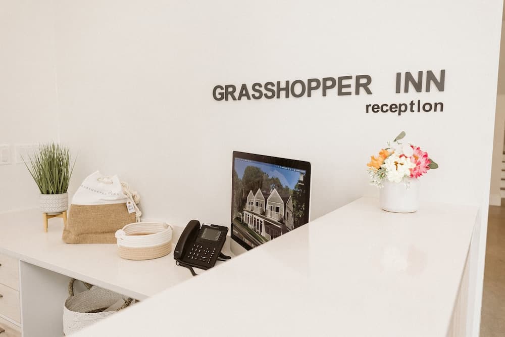 Grasshopper Inn
