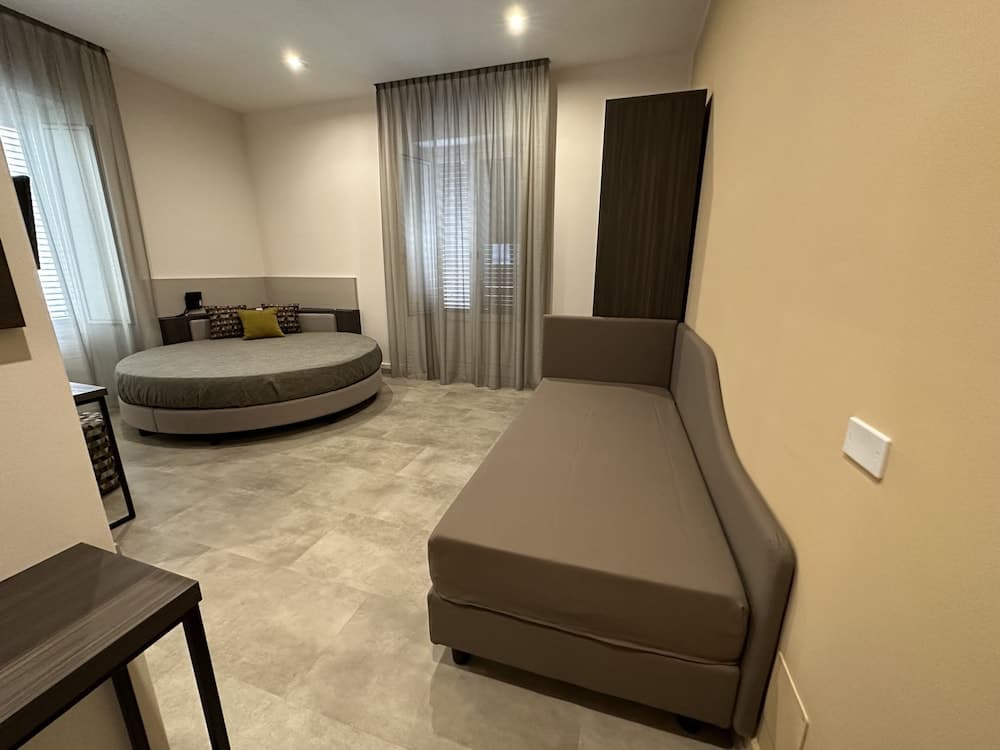 Hotel Tonic