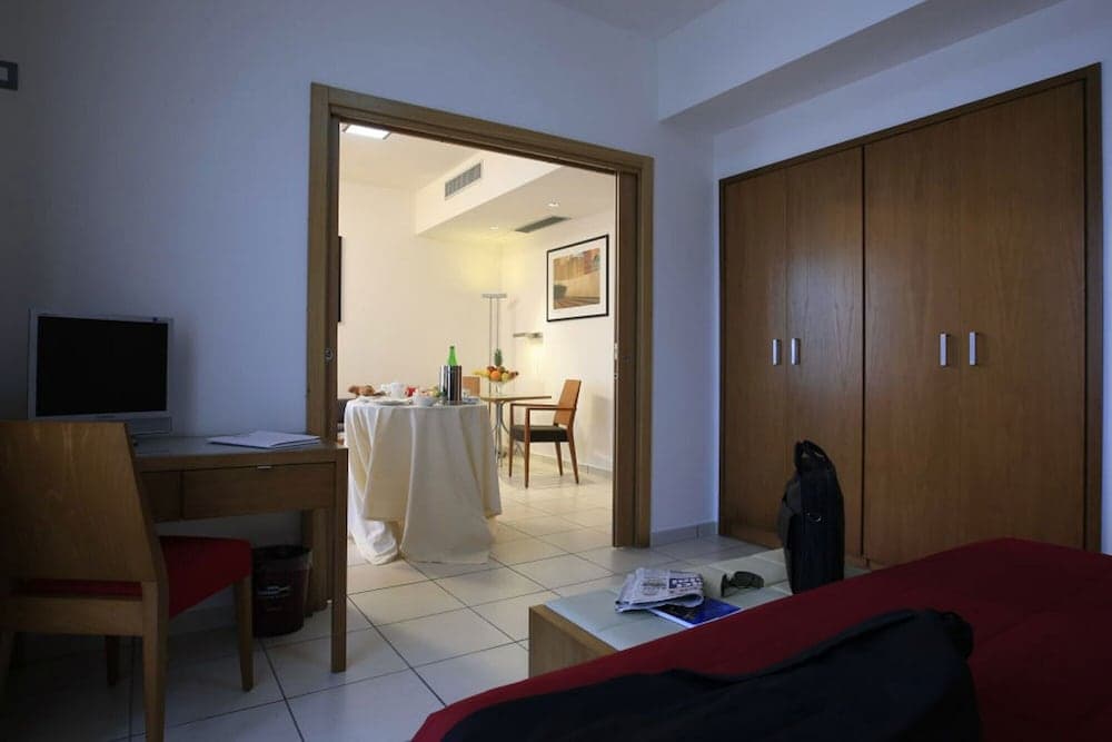 La Costiera Hotel