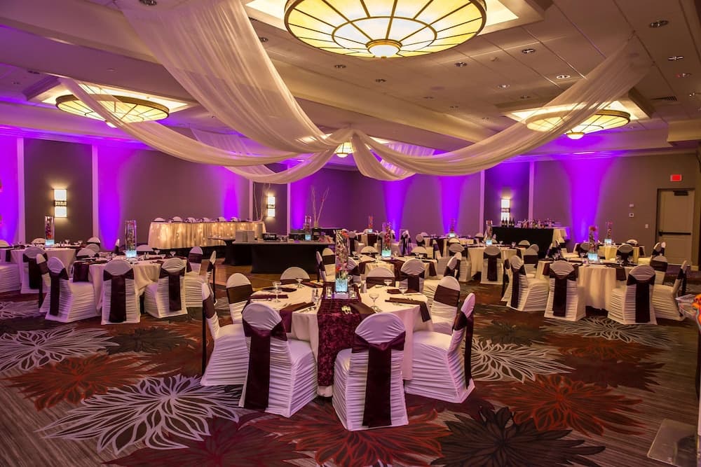 DoubleTree by Hilton Pittsburgh - Green Tree