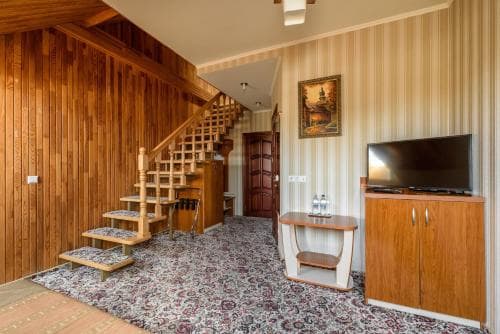Status Hotel