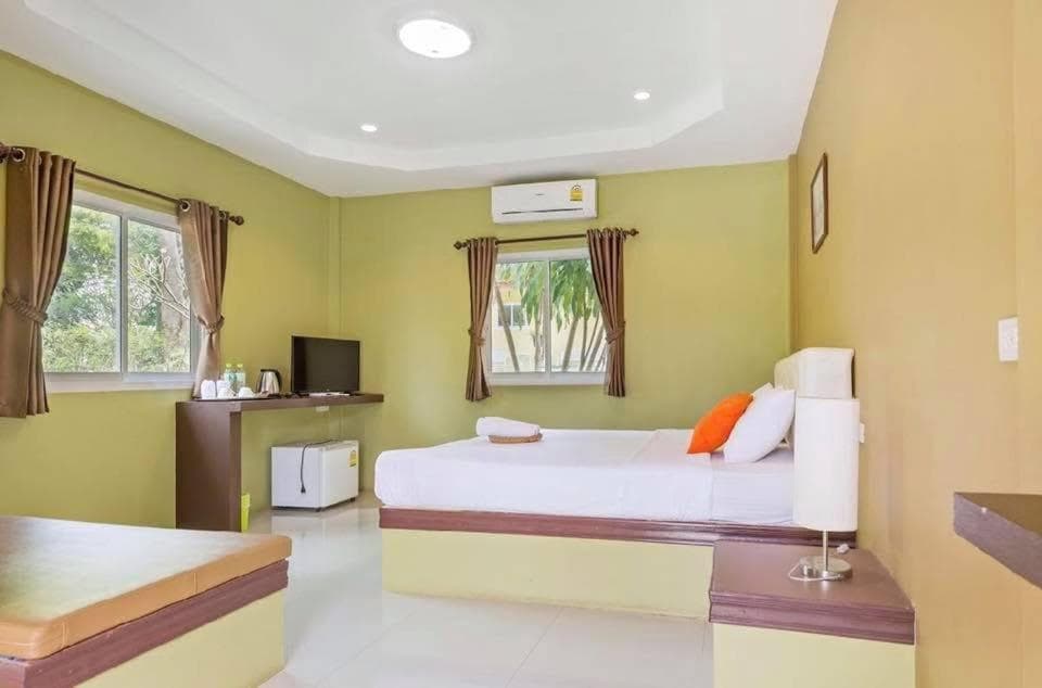 บ้านไร่แสงเดือน รีสอร์ท