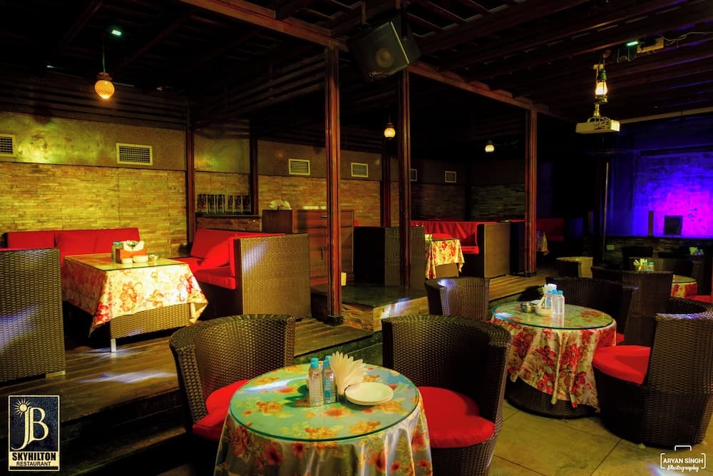 JB SKY HITON INN