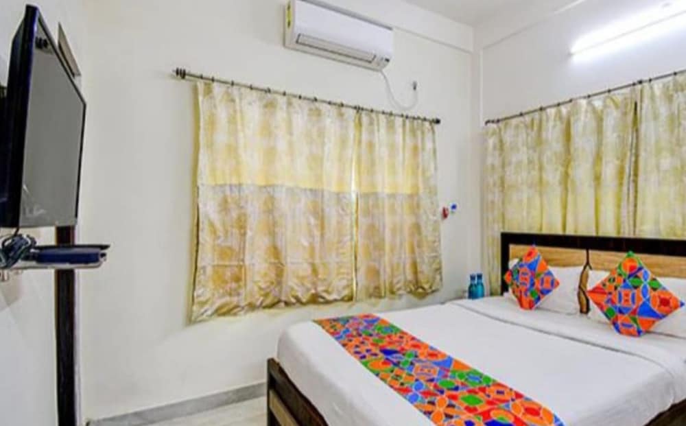 Goroomgo The Moon Residency Kolkata