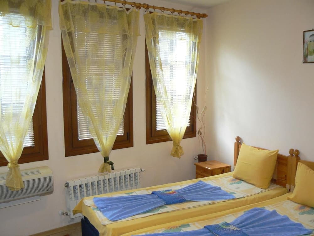 Hotel Varusha