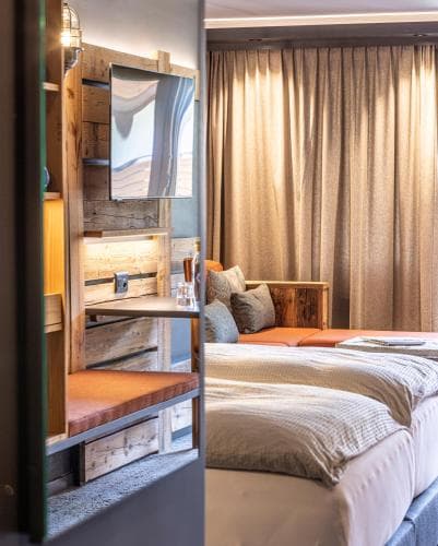 BaseCamp Hotel