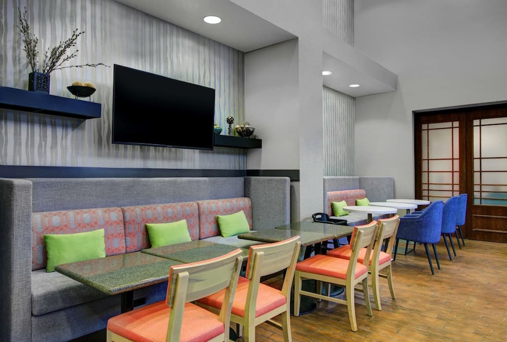Hampton Inn & Suites Syracuse Dewitt