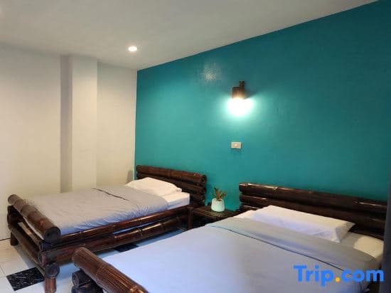 Blue Moon House - A budget hostel for easy travellers