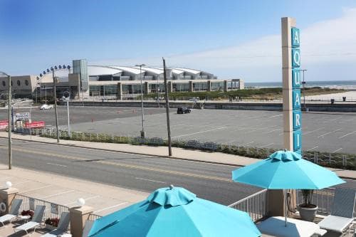 Aquarius Motor Inn