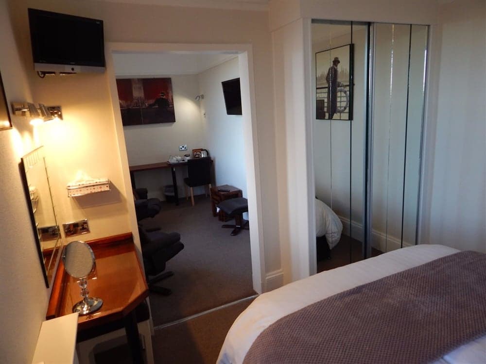 3 Norfolk Square Guest house