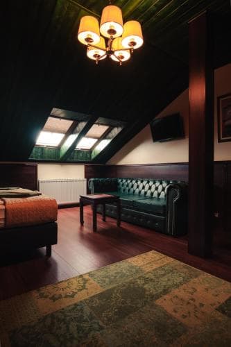 Shoemaker Irish Pub & Accommodation Hotel