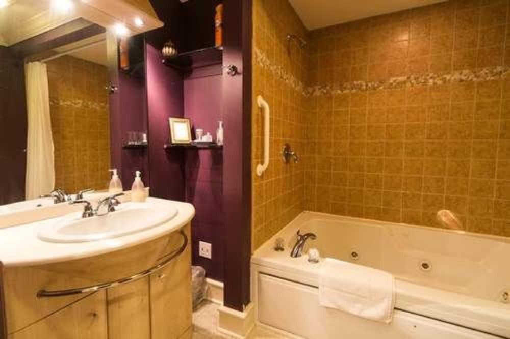 Hidden Garden Cottages & Suites