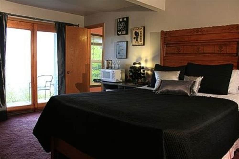 at the Waters Edge Bed & Breakfast
