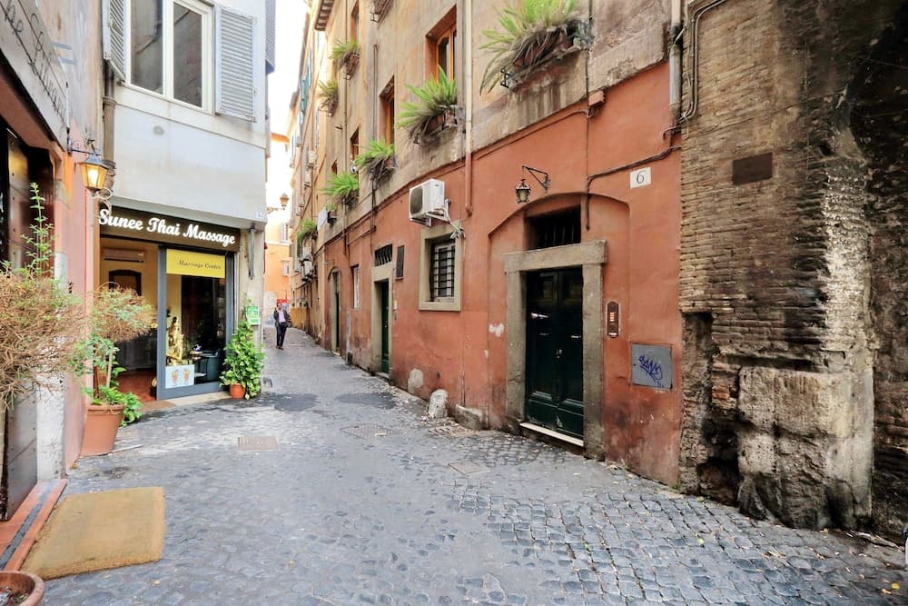 Rome Accommodation Navona Apartment