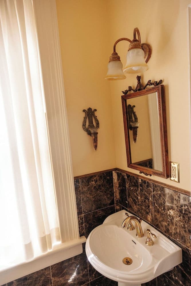 Kenmore Inn