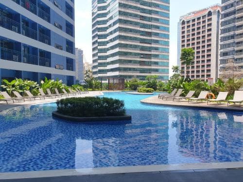 Heart of Makati, (WiFi/Netflix/Disney included), central location