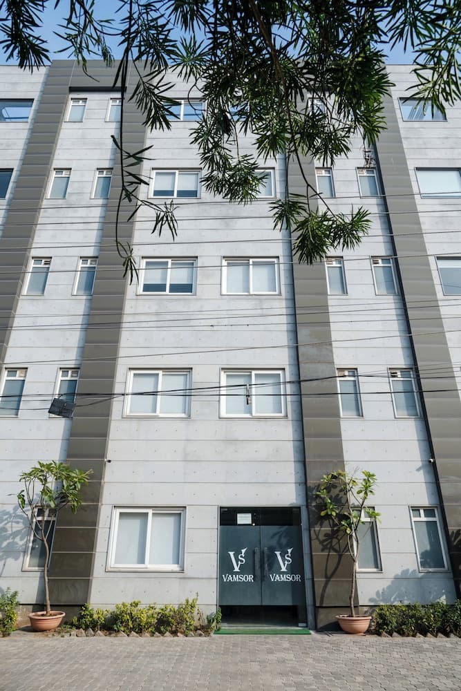 26 Vamsor Heights