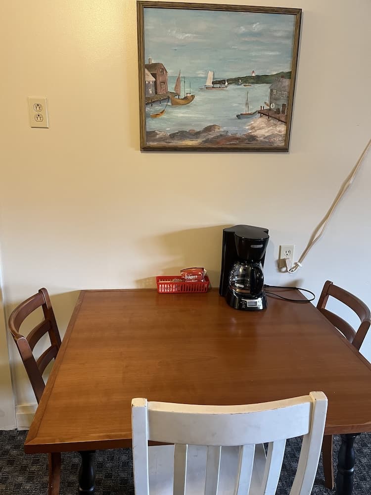 Brookside Motor Inn