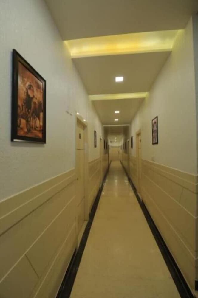 Hotel Sahibs Red Carpet
