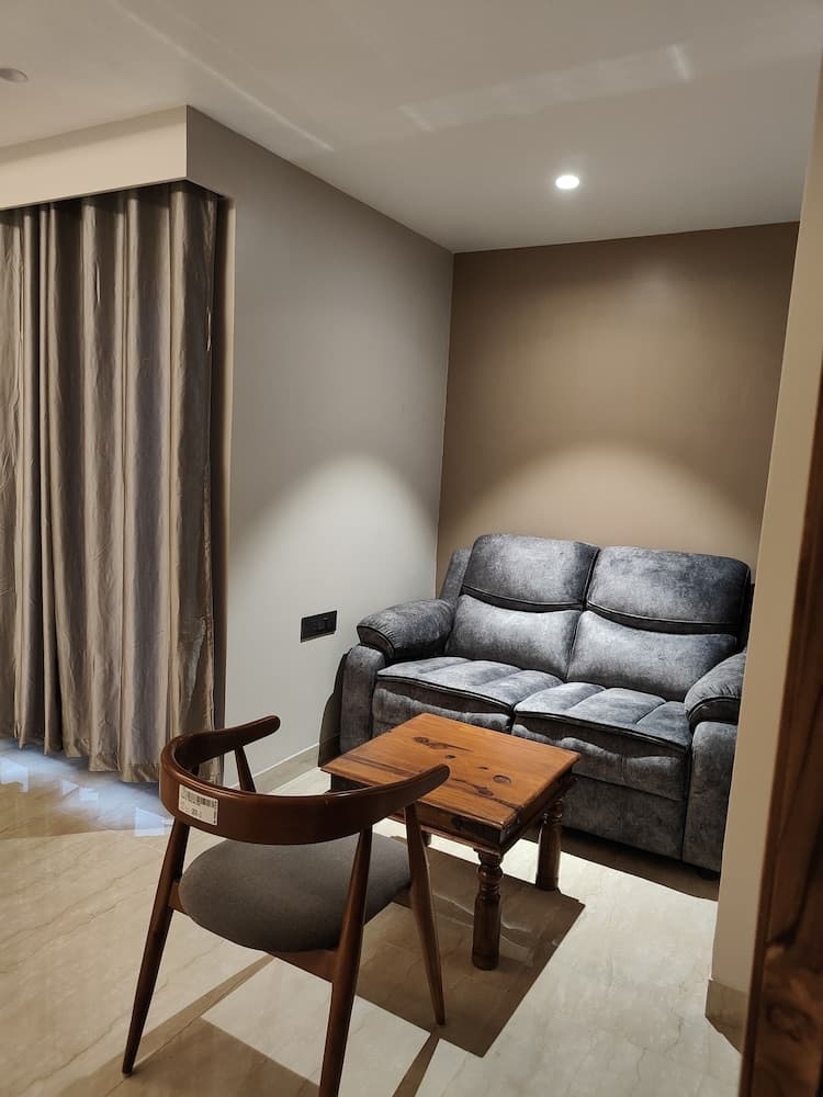 Sakthi Holiday s Inn