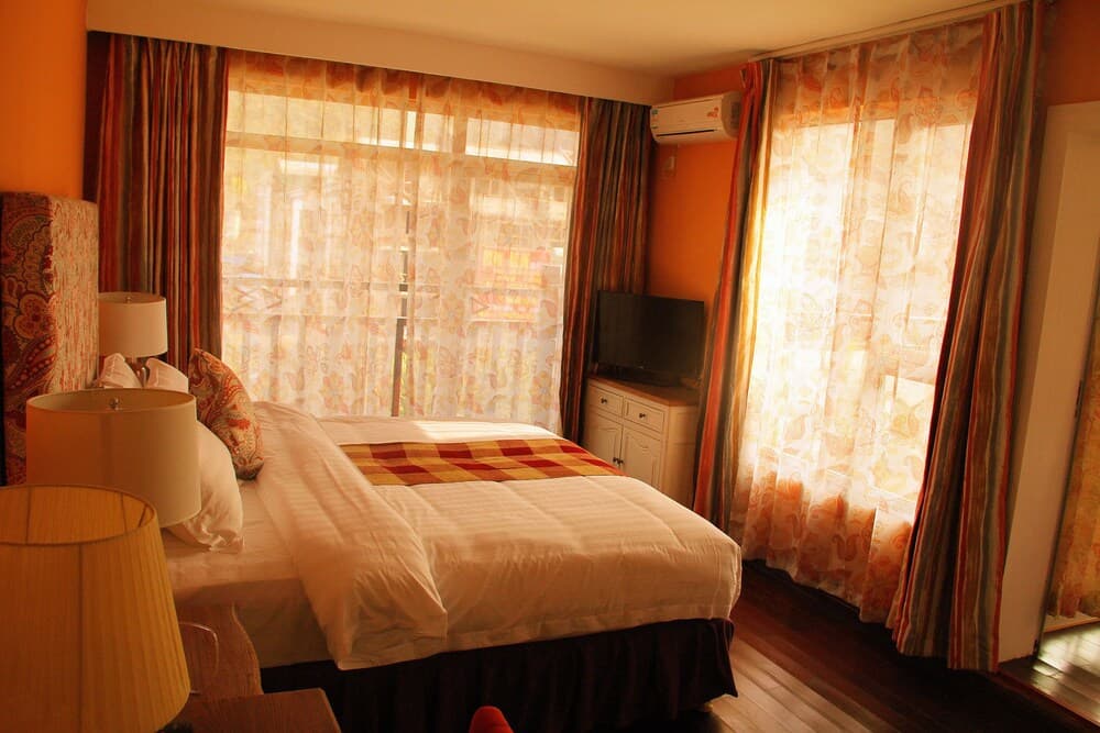 Michaels Inn & Suites