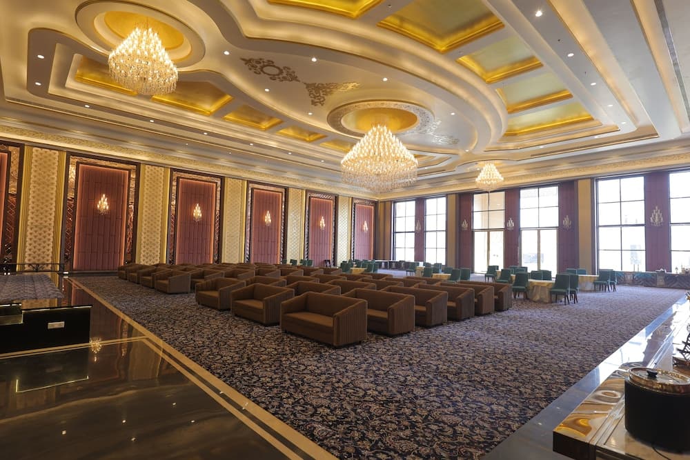 THE MADELINNE HOTEL
