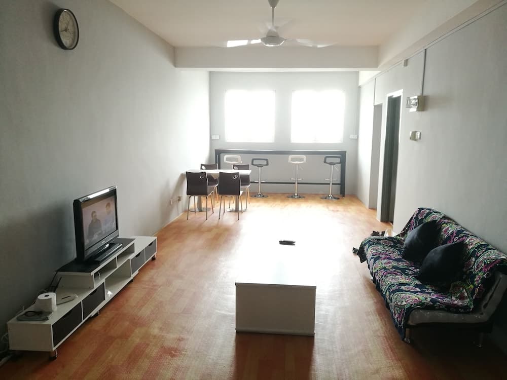 Oceanus Backpackers Hostel