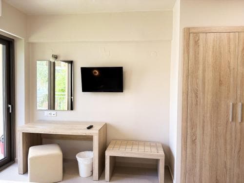 Acropolis Apartments