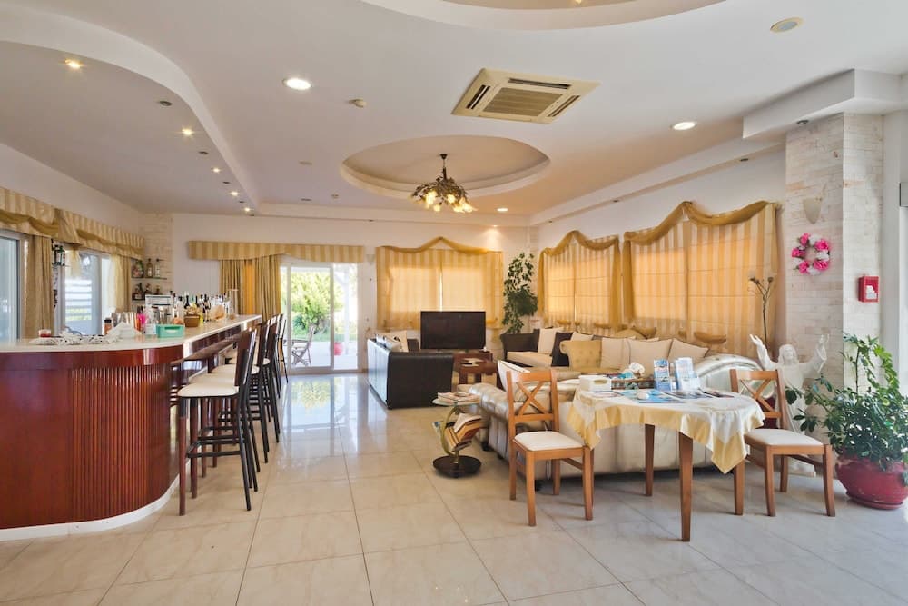 Royal Beach Hotel