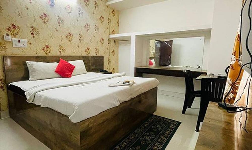 Fabhotel Prince