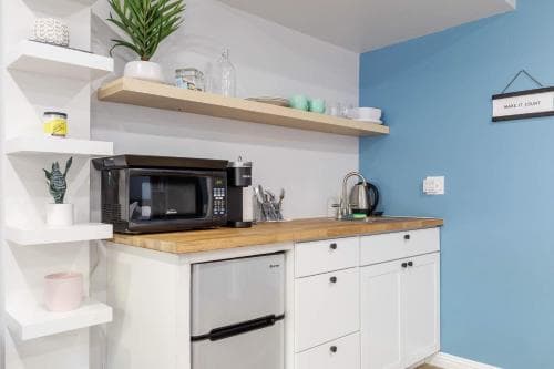 Spacious Guest Studio with Private Entry