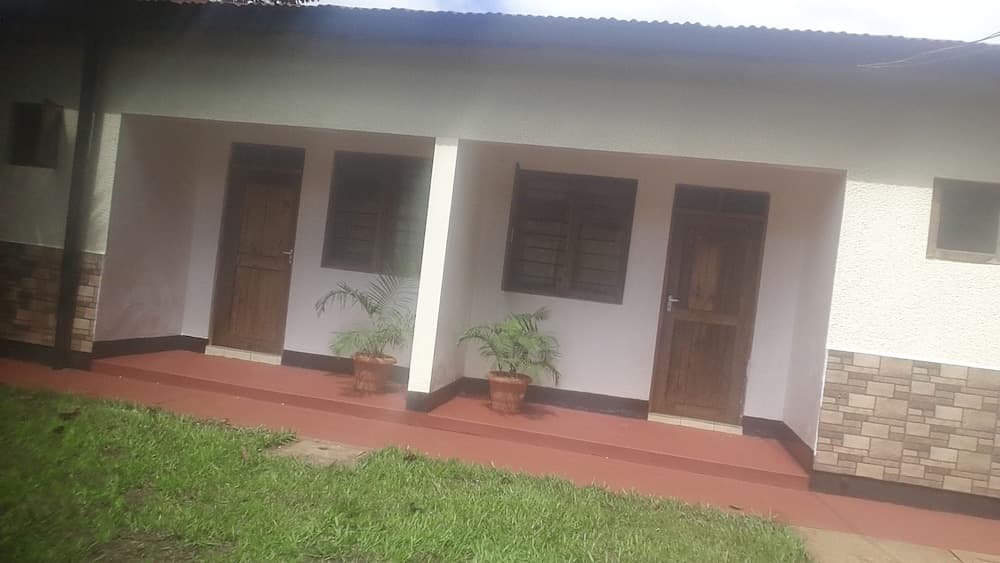 Tarn Hut Resort