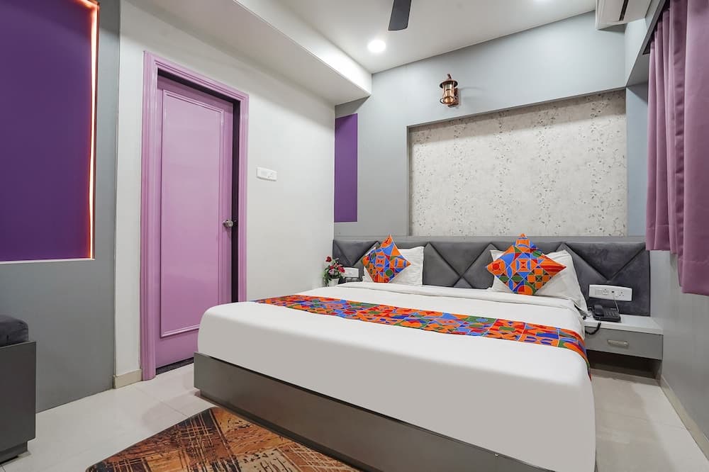 Fabhotel Royal Inn