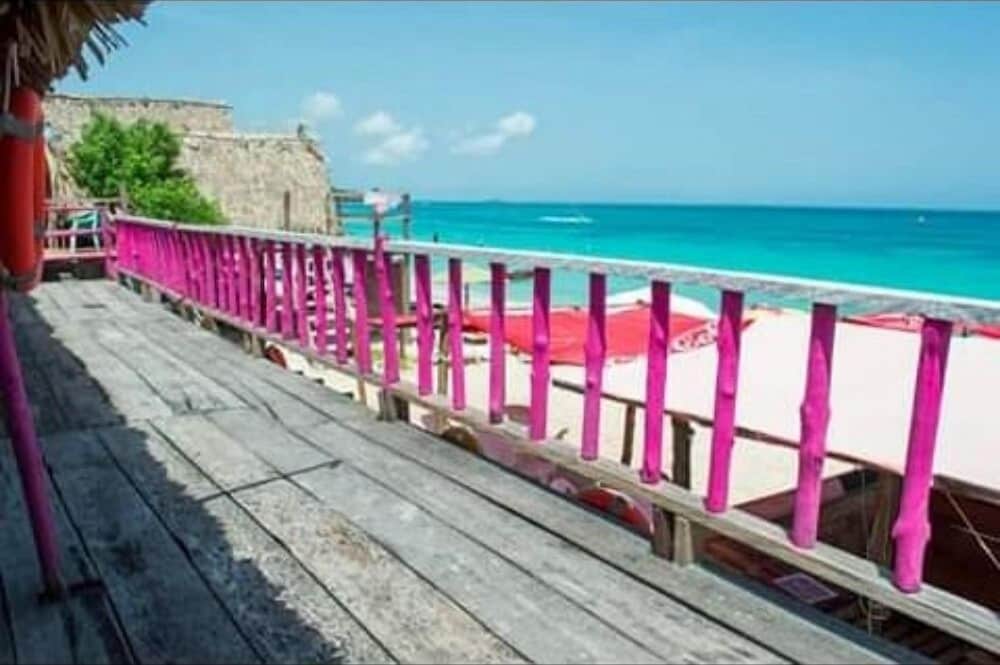 Hostal Lele Beach