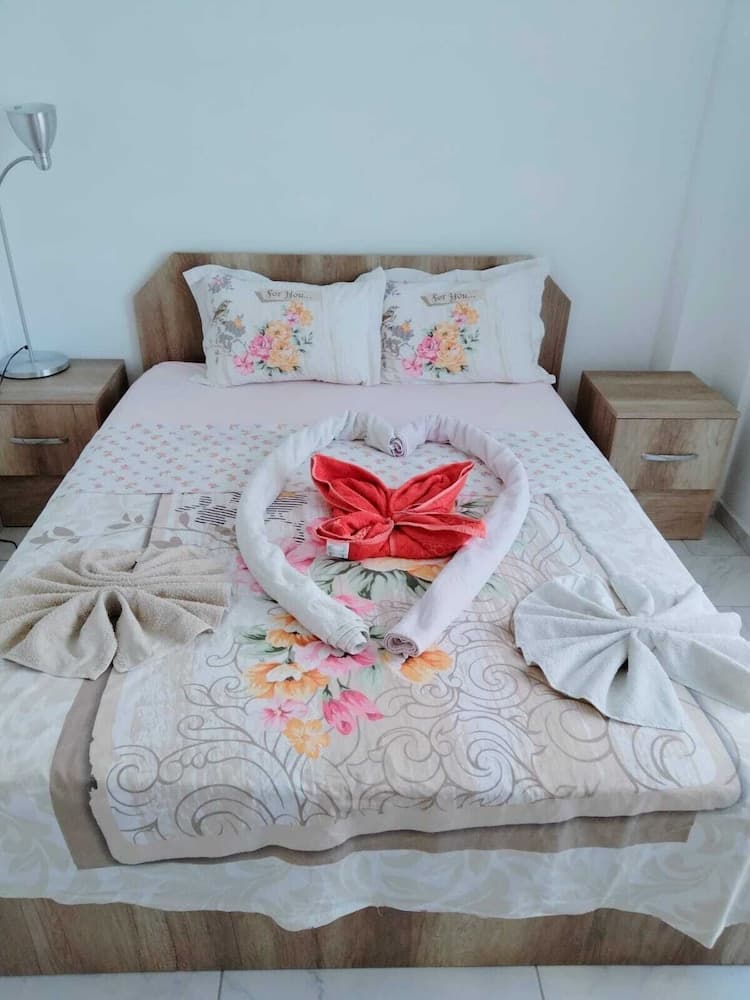 Nuitee hotel image