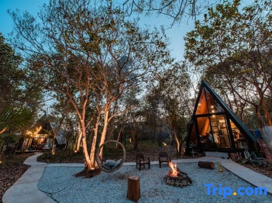 Issara Bar&House