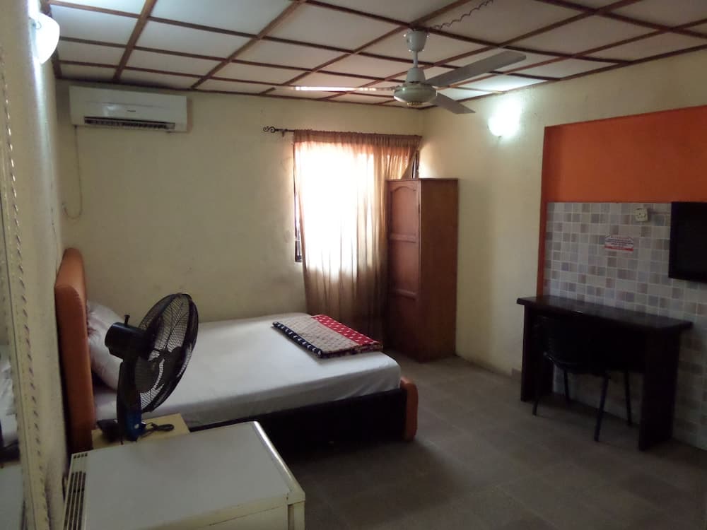 Metro Apartment