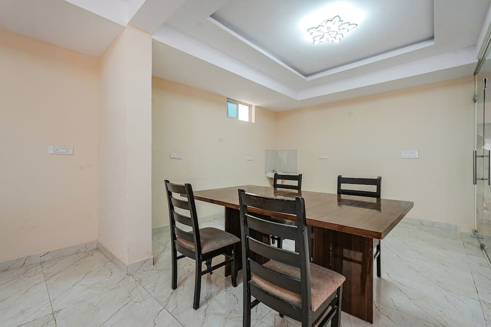 Fabhotel Valleyton Suites