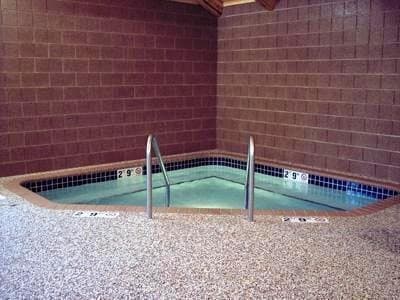 Pine Peaks Lodge and Suites