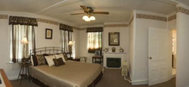 Rogues Harbor Inn