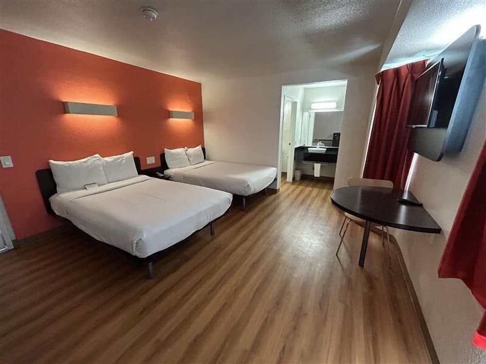 Studio 6 Suites - Riverside, CA South
