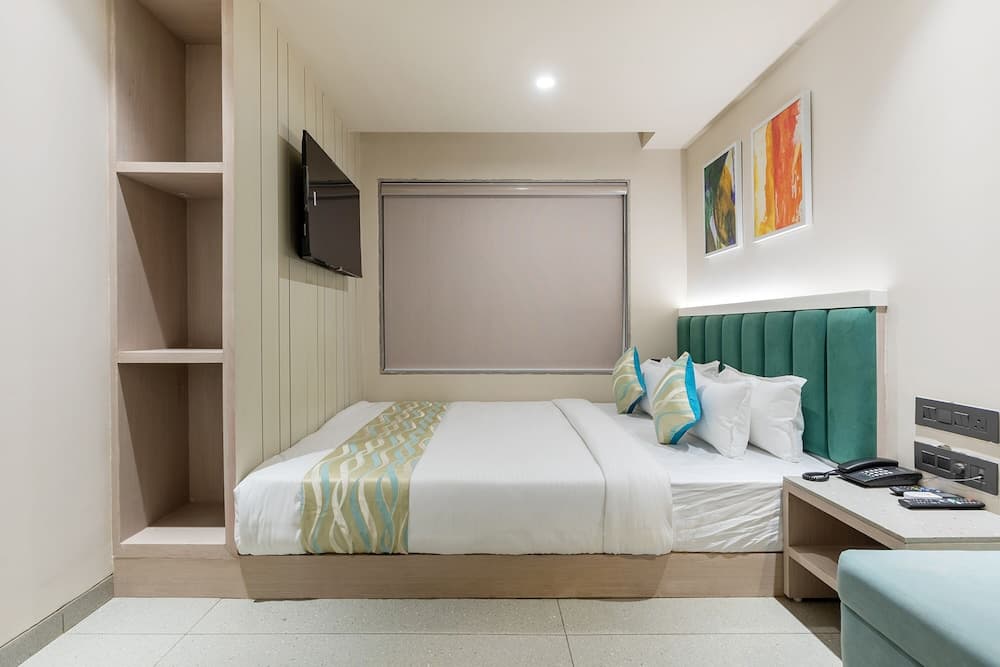 Fabhotel Red Vibe