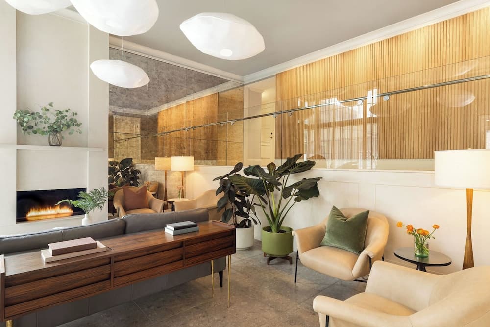 Hotel Veritas