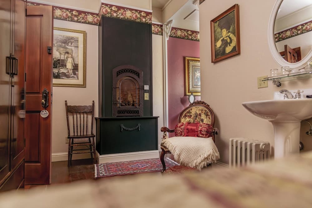Weaverville Hotel