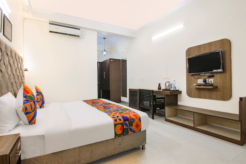 Fabhotel Rivlet Inn