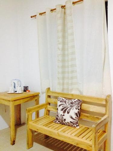 HM&B Backpackers Inn