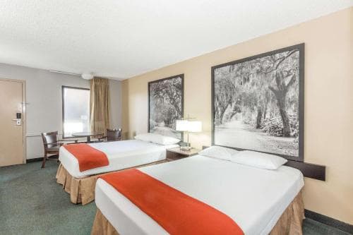 Super 8 By Wyndham Adel